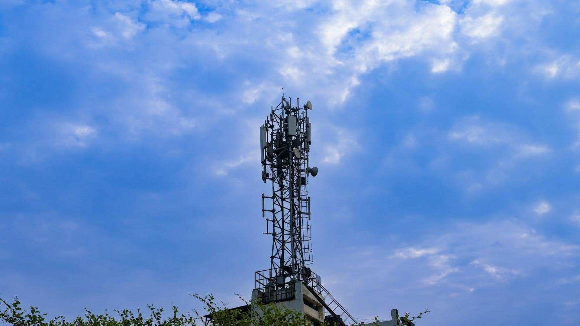 मोबाइल टावर लगाने के नाम पर हो रही धोखाधड़ी, दूरसंचार विभाग ने दी चेतावनी मोबाइल टावर लगाने के नाम पर हो रही धोखाधड़ी, दूरसंचार विभाग ने दी चेतावनी