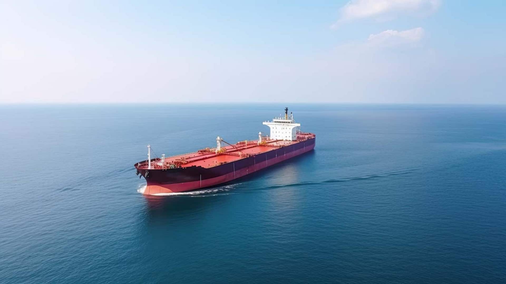 नकली झंडे वाले जहाजों से तेल निर्यात कर रहा रूस, भारत भी बड़ा खरीदार- रिपोर्ट