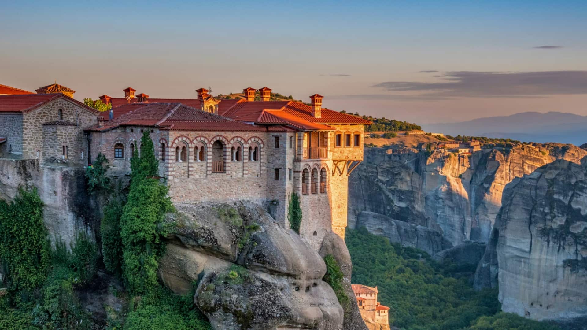 ग्रीस: मेटियोरा में घूमने जा रहे हैं तो लें इन गतिविधियों का आनंद, यात्रा बनेगी यादगार