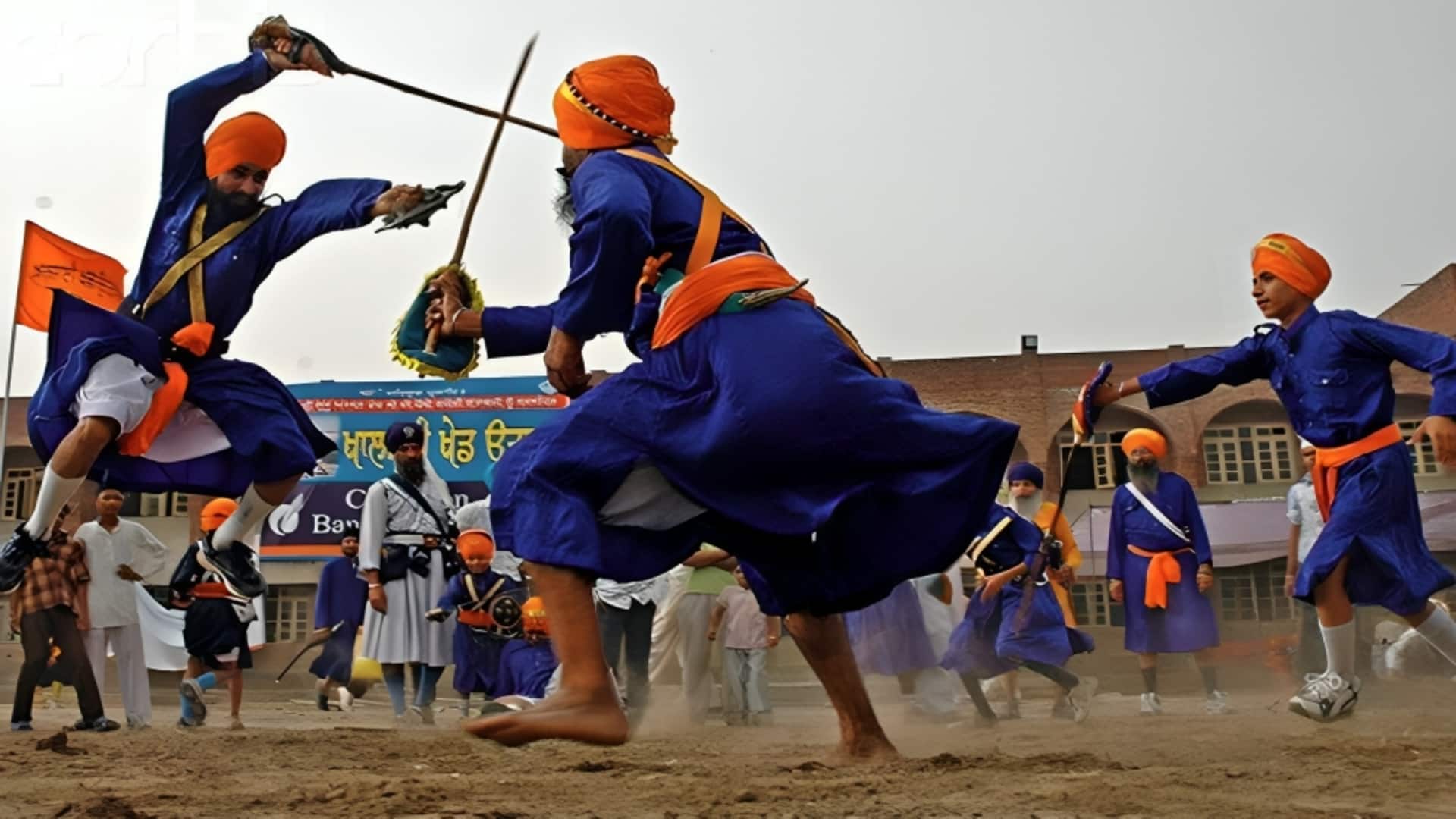 अमेरिका के लॉस एंजिल्स में सड़क पर 'तलवार' चला रहे सिख को गोली मारी, मौत अमेरिका के लॉस एंजिल्स में सड़क पर 'तलवार' चला रहे सिख को गोली मारी, मौत