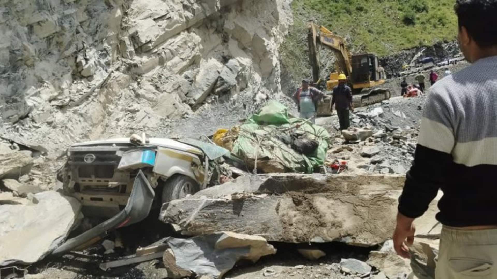 हिमाचल प्रदेश के लाहौल स्पीति में चलते वाहन पर गिरी चट्टानें, 13 लोगों की मौत