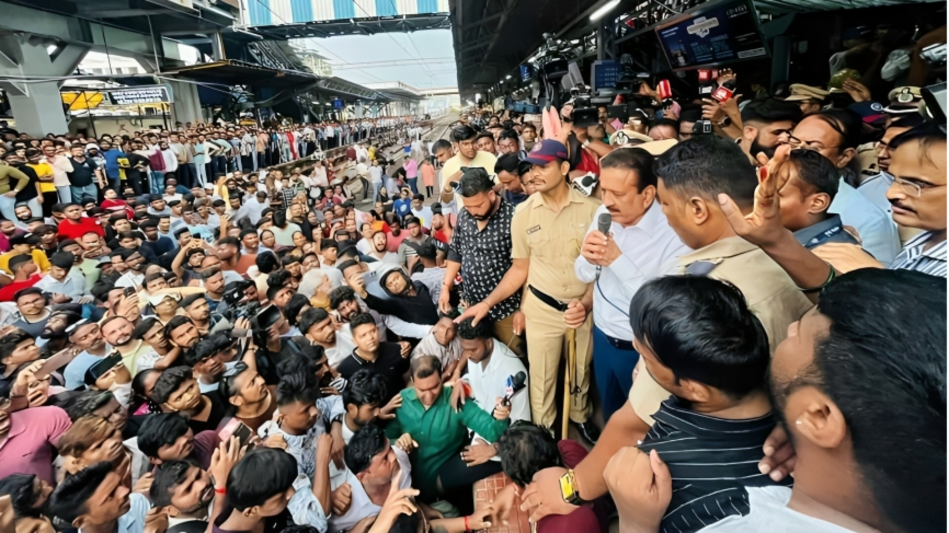 महाराष्ट्र: यौन शोषण के खिलाफ सड़क पर उतरे 300 के खिलाफ FIR दर्ज, 40 गिरफ्तार