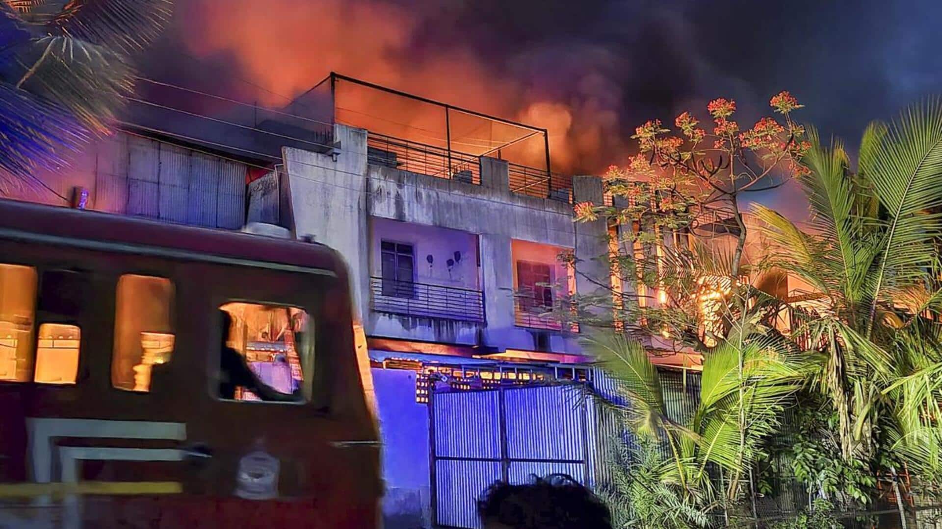 महाराष्ट्र: सोलापुर में कपड़ा फैक्ट्री में लगी भीषण आग, मालिक समेत 8 लोगों की मौत महाराष्ट्र: सोलापुर में कपड़ा फैक्ट्री में लगी भीषण आग, मालिक समेत 8 लोगों की मौत