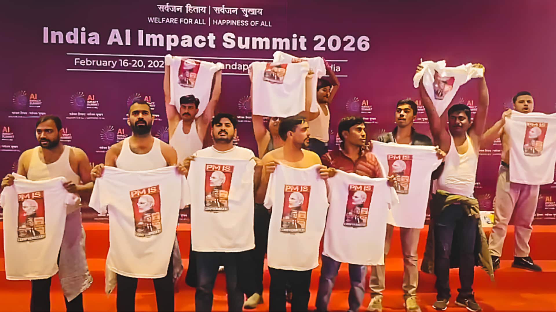 AI समिट के दौरान भारत मंडपम में अर्धनग्न होकर घुसे कांग्रेसी कार्यकर्ता, कई हिरासत में