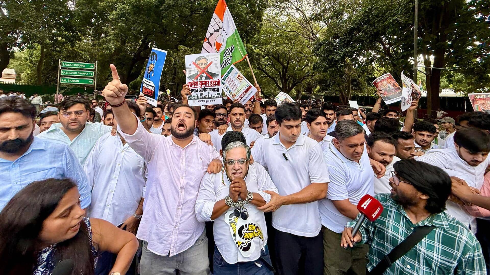 दिल्ली से लेकर दक्षिण तक ज्ञानेश कुमार के खिलाफ कांग्रेस का प्रदर्शन, कई नेता हिरासत में