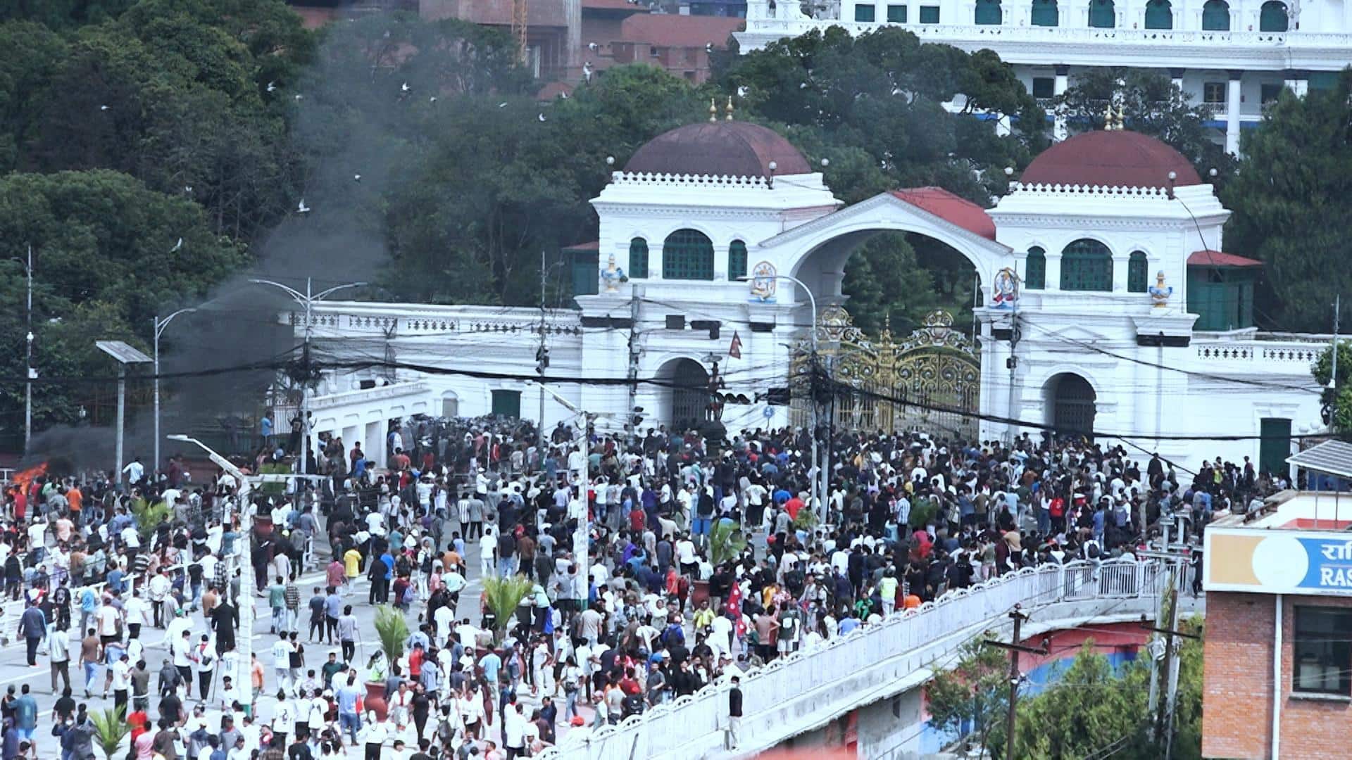 विदेश मंत्रालय ने नेपाल यात्रा स्थगित करने की सलाह दी, सहायता के लिए नंबर जारी किया