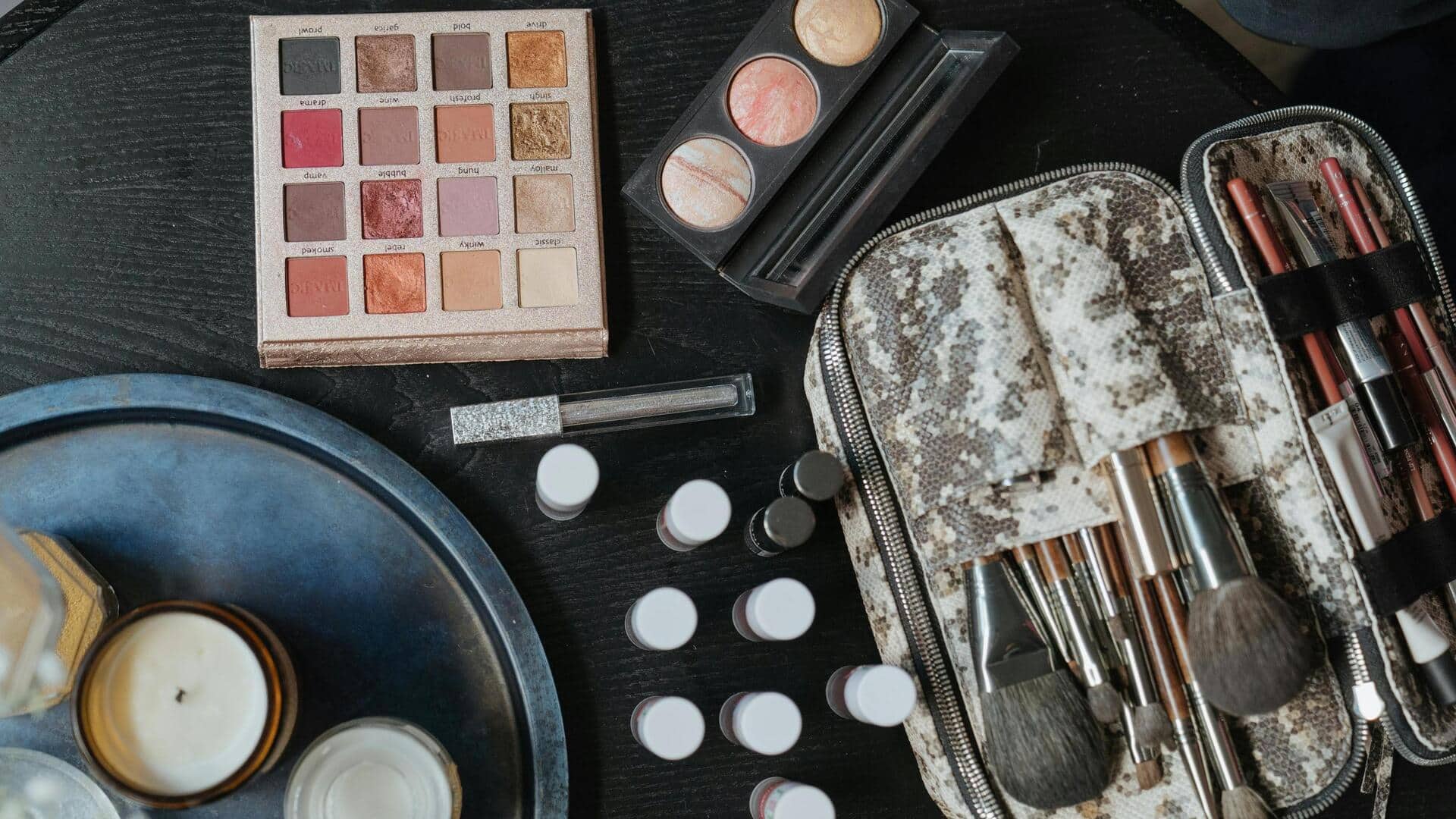 शादी के दौरान हर दुल्हन के पास होने चाहिए ये 5 मेकअप प्रोडक्ट्स, होगा फायदा