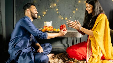आने वाली है भाई दूज, इस खास मौके पर भाई अपनी बहनों के दें ये उपहार