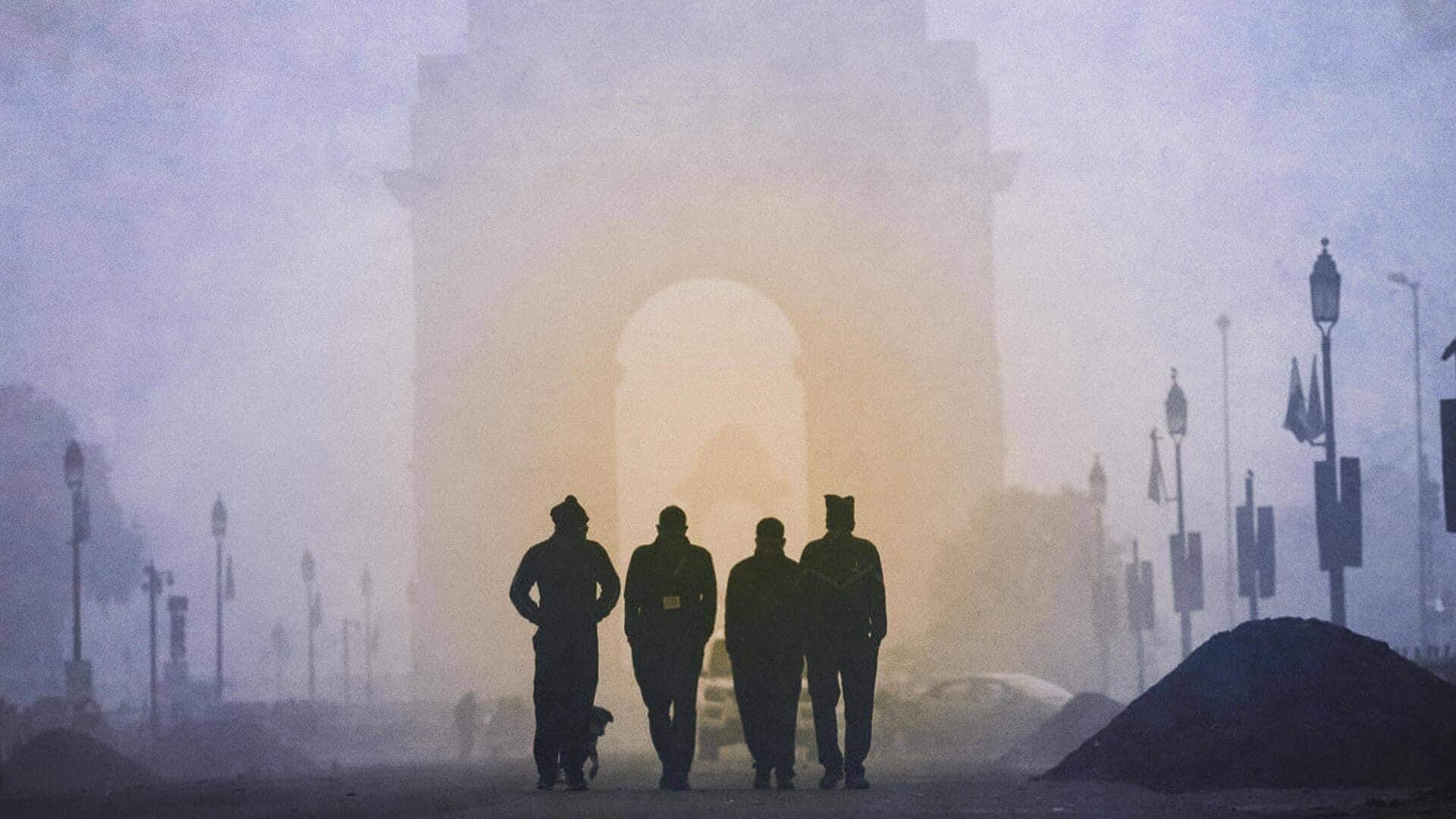 सुप्रीम कोर्ट ने कहा- दिल्ली में प्रदूषण गंभीर, मास्क काफी नहीं; वकीलों से किया ये आग्रह