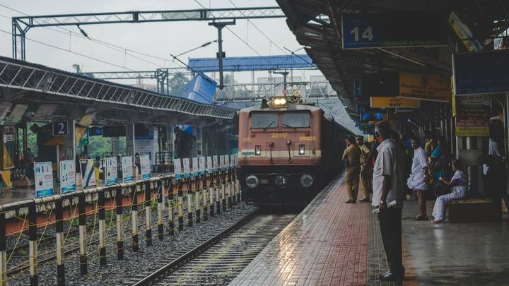 भारतीय रेलवे ने जुलाई 2021 से हर 3 दिन में एक कर्मचारी को नौकरी से निकाला