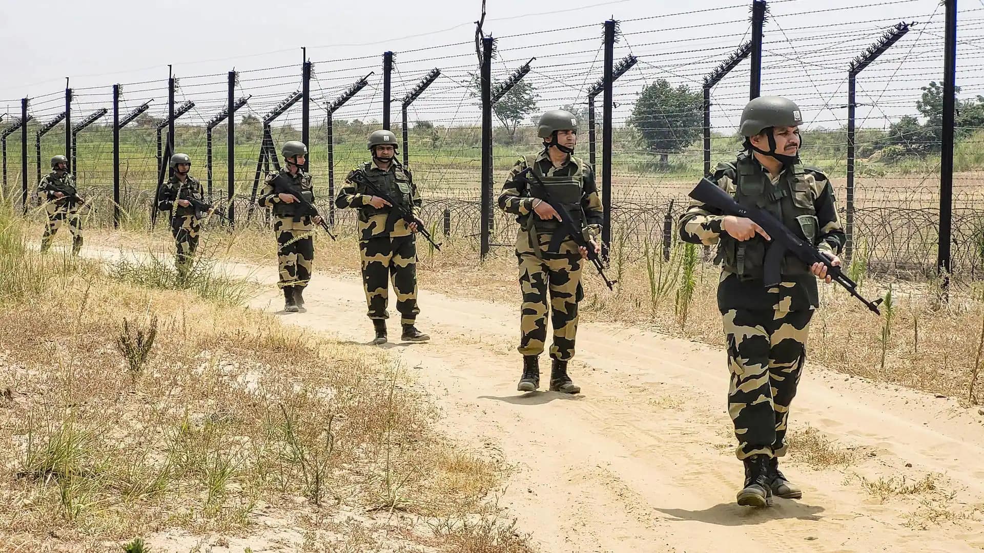 भारत-बांग्लादेश सीमा पर झड़प के बाद BSF और BGB अधिकारियों की बैठक, क्या चर्चा हुई? 