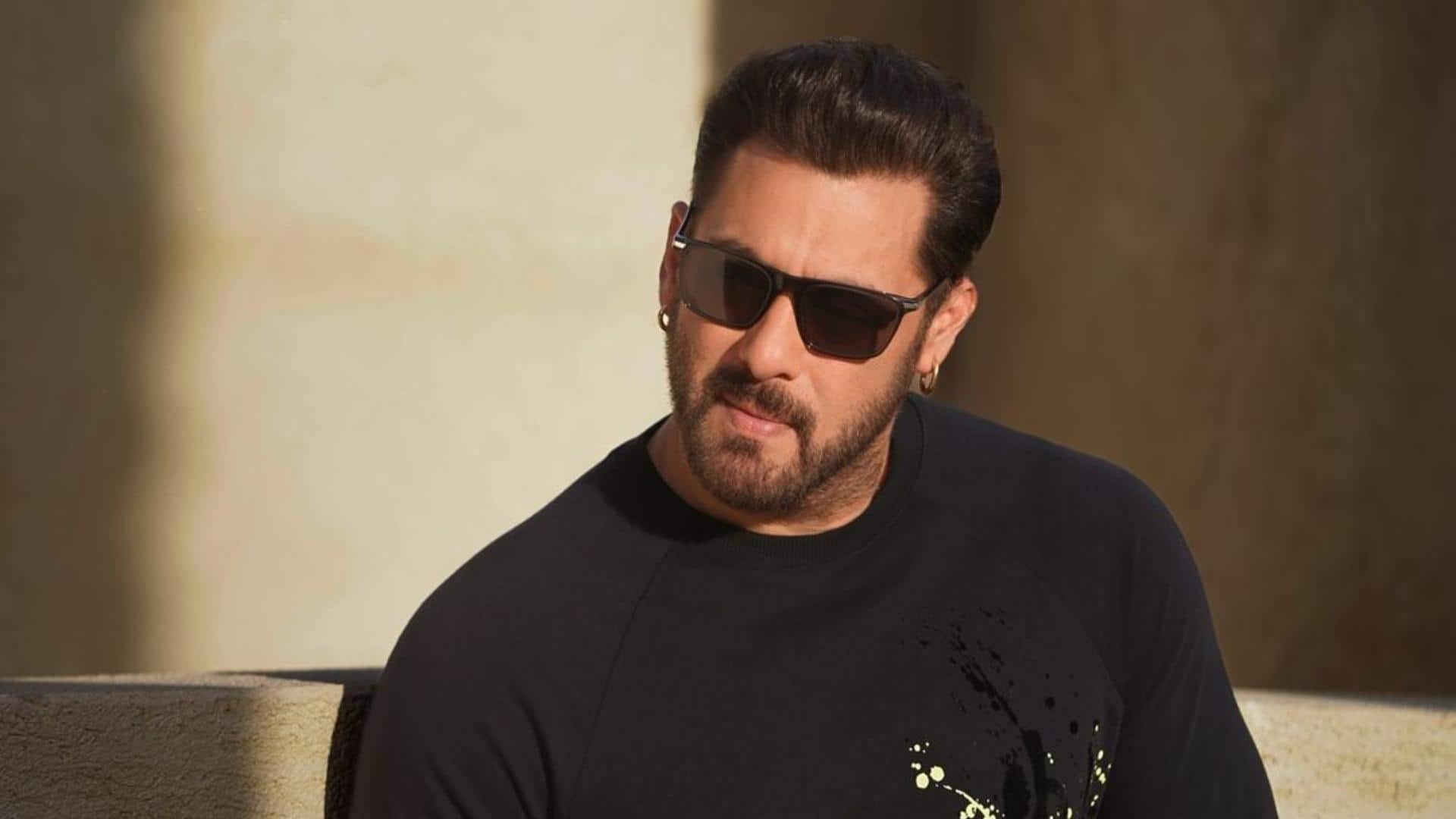 'सिकंदर' की असफलता के बाद सेना की वर्दी पहनेंगे सलमान खान, इस निर्देशक से बातचीत जारी 'सिकंदर' की असफलता के बाद सेना की वर्दी पहनेंगे सलमान खान, इस निर्देशक से बातचीत जारी