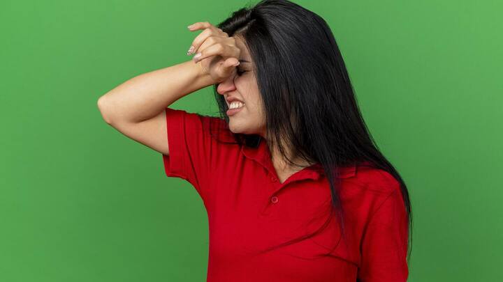 सिरदर्द से परेशान हैं तो इन 5 चीजों के सेवन से बचें, बढ़ सकती है समस्या