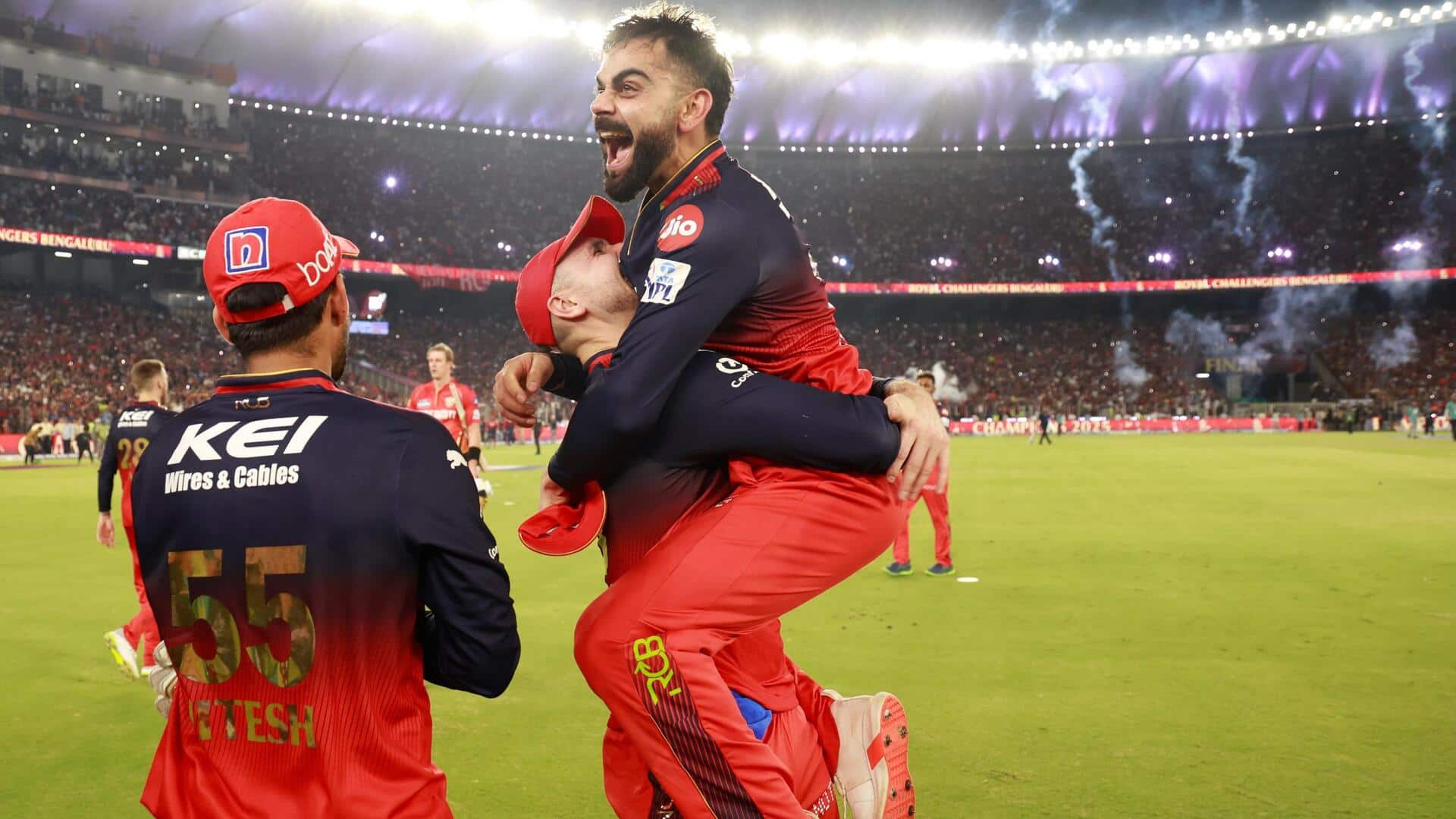 विराट कोहली ने IPL खिताब जीतने के बाद कहा- यह मेरे करियर का सबसे बेहतरीन पल विराट कोहली ने IPL खिताब जीतने के बाद कहा- यह मेरे करियर का सबसे बेहतरीन पल