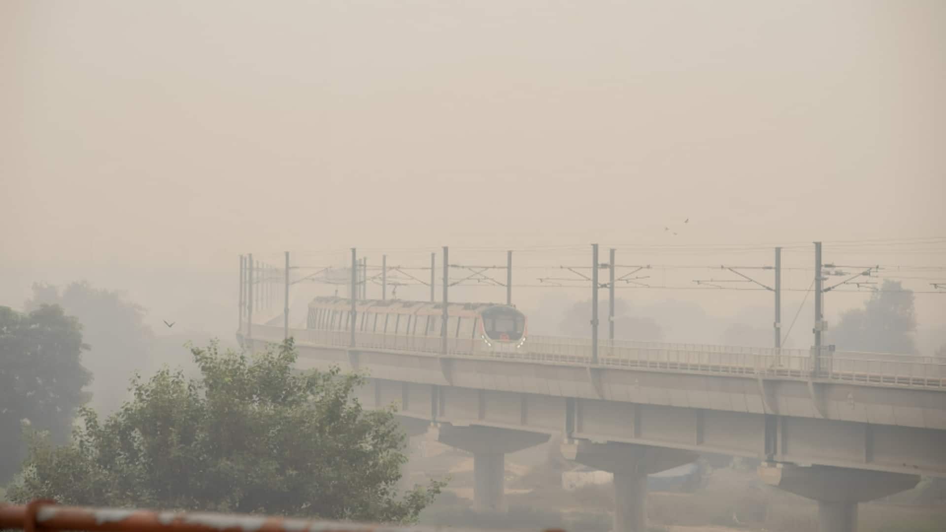 दिल्ली में दिवाली की सुबह 'बेहद खराब' दर्जे में हवा, दूसरे चरण की पाबंदियां लागू दिल्ली में दिवाली की सुबह 'बेहद खराब' दर्जे में हवा, दूसरे चरण की पाबंदियां लागू