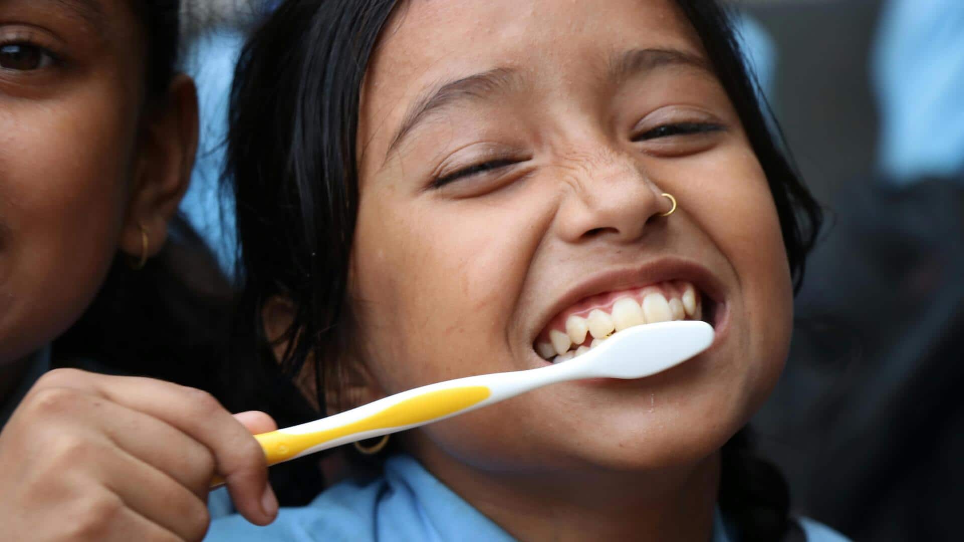 स्वस्थ दांतों के लिए आजमाएं ये 5 आसान और प्रभावी तरीके