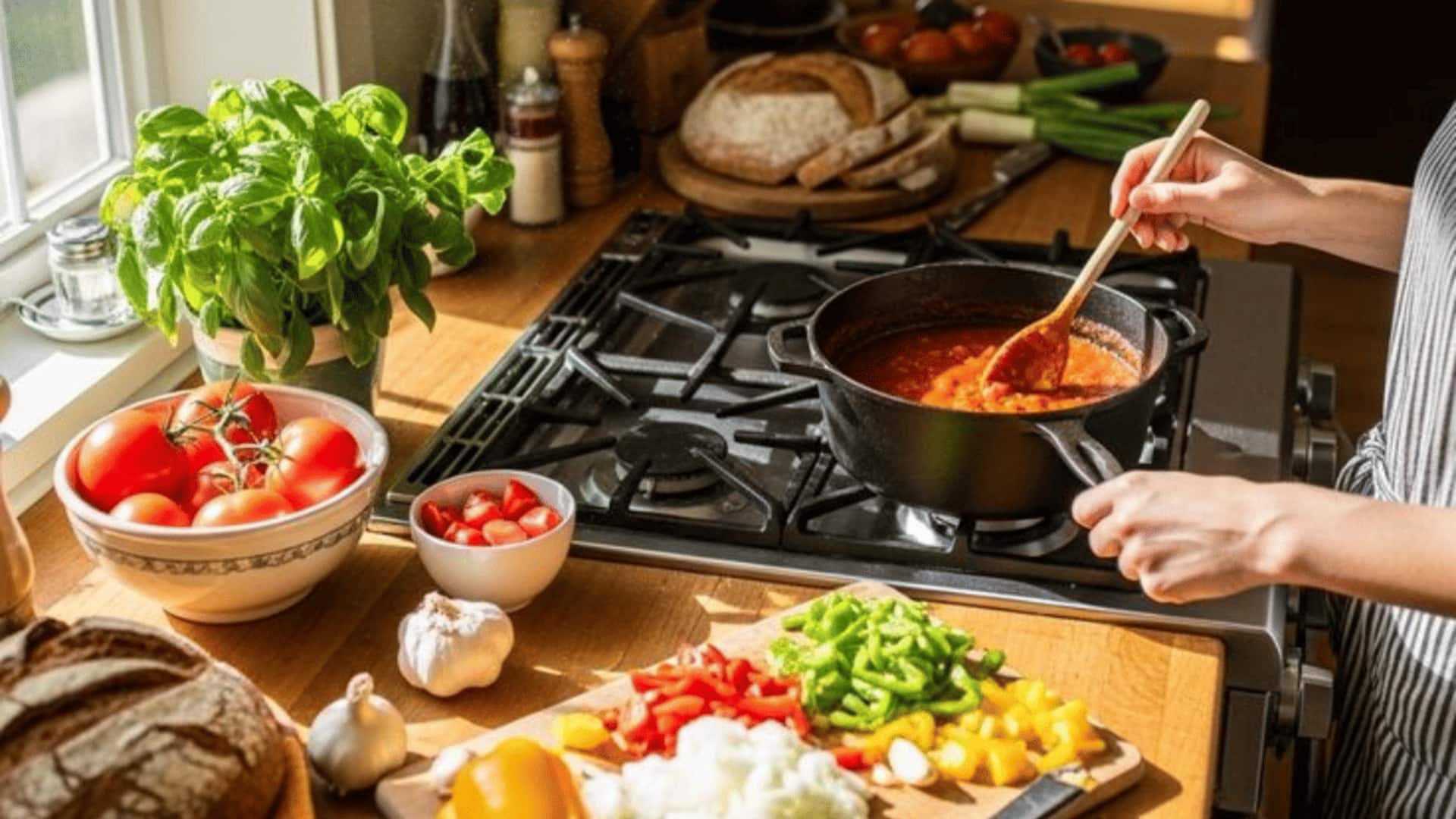 कामकाजी लोग गर्मियों के दौरान इन 5 व्यंजनों को बनाकर खाएं, आसान हैं रेसिपी