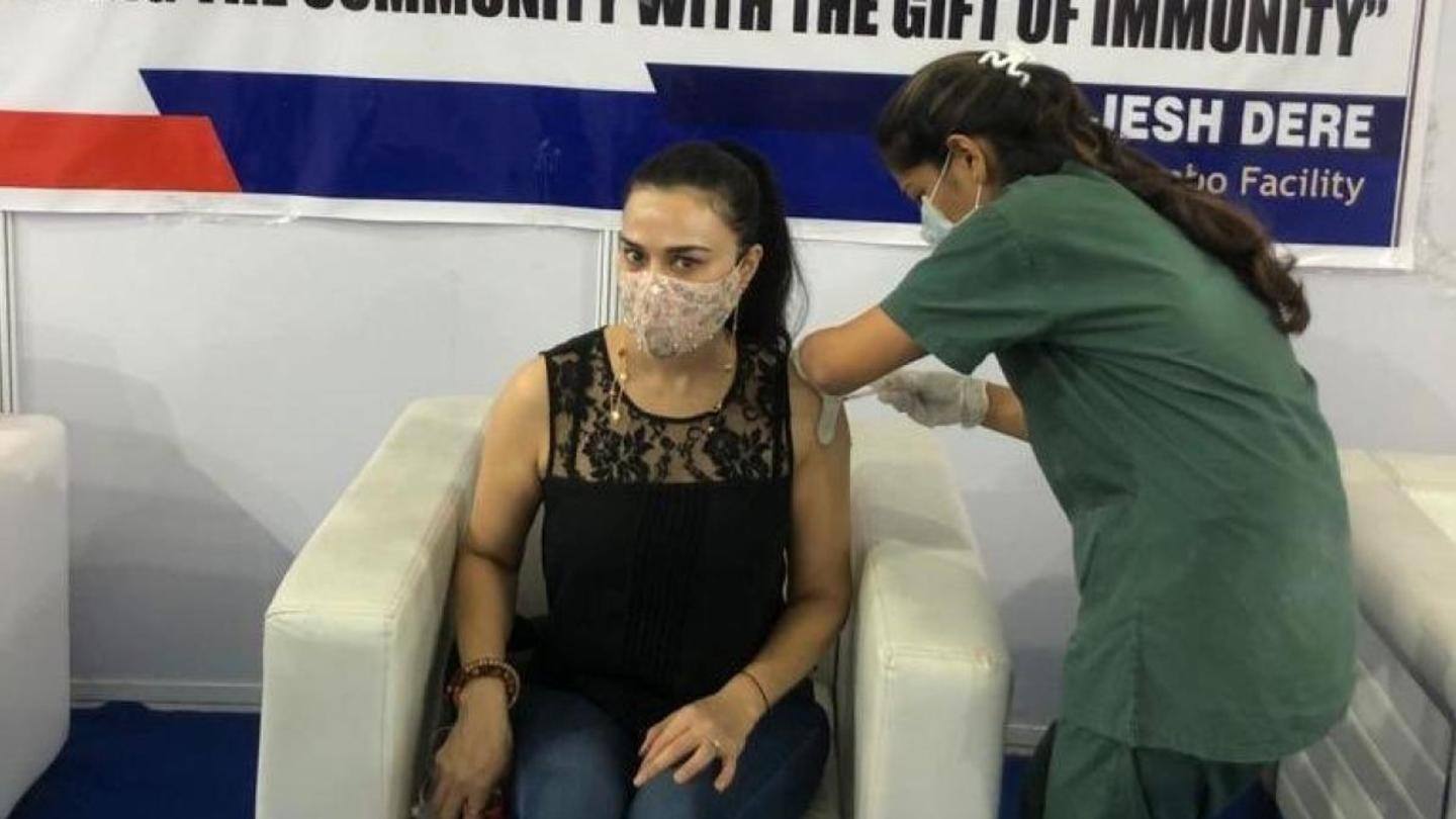 ये कलाकार हाल में लगवा चुके हैं कोरोना वैक्सीन ये कलाकार हाल में लगवा चुके हैं कोरोना वैक्सीन