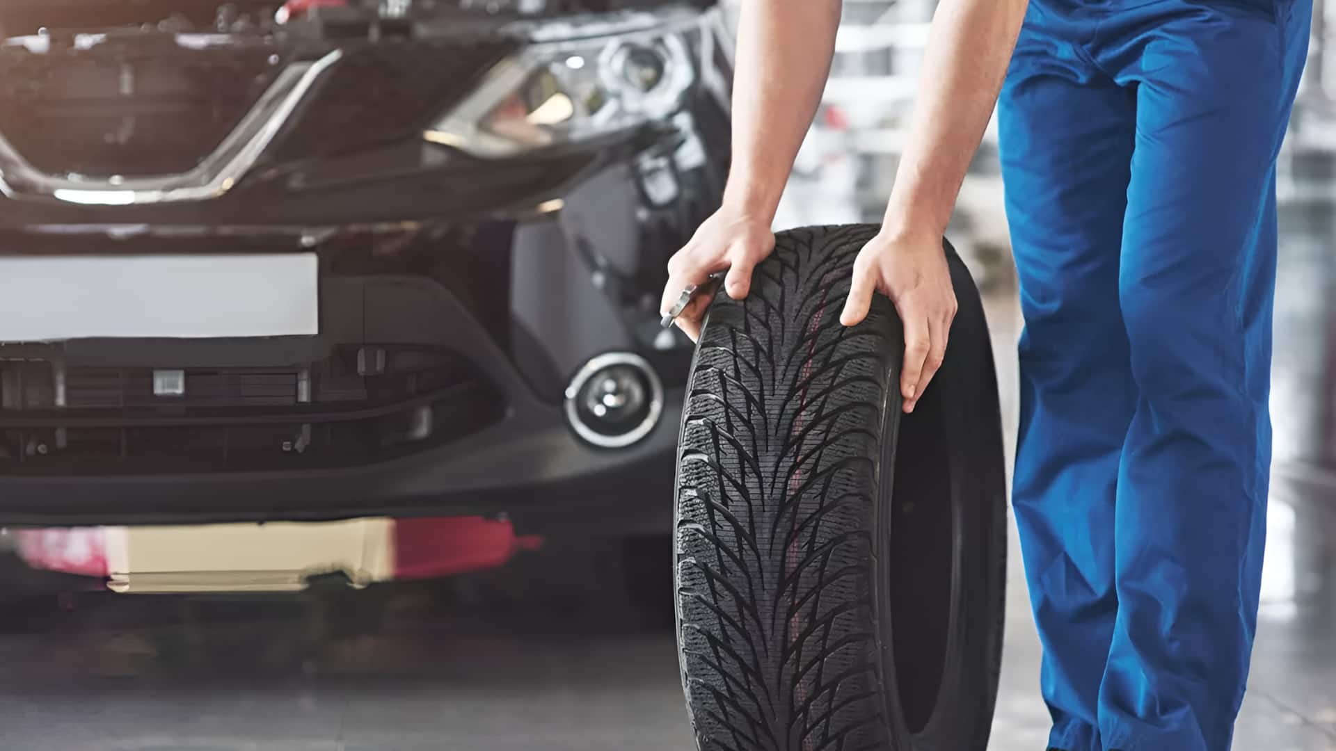 सफेद रबर से बने टायर क्यों होते हैं काले? जानिए कब हुई थी शुरुआत