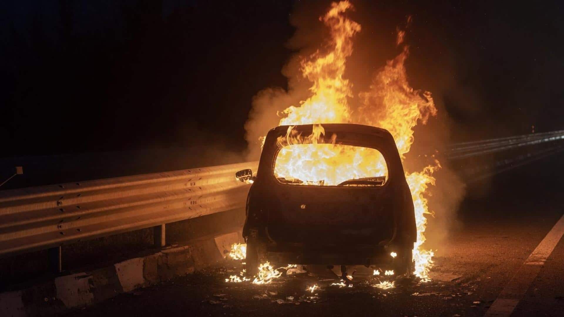 अलवर में दिल्ली-मुंबई एक्सप्रेसवे पर चलती कार में लगी आग, परिवार के 5 लोग जिंदा जले