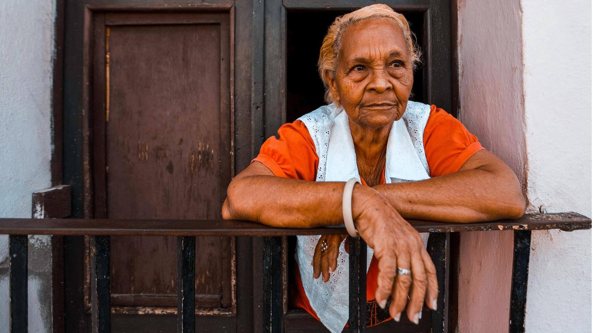 घर को वरिष्ठ नागरिकों के लिए सुरक्षित बनाना है तो अपनाएं ये 5 तरीके