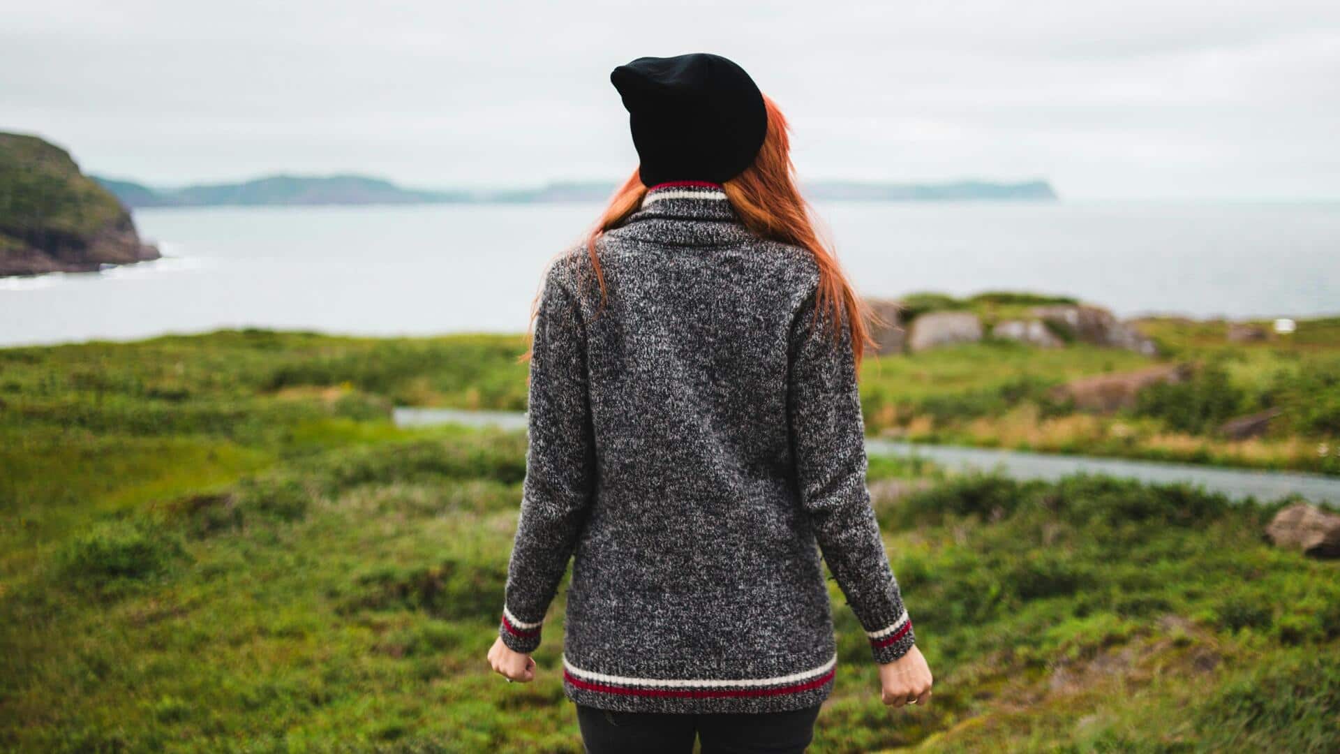 सर्दियों के स्टाइल में स्वेटर शामिल है? इन बातों का रखें ध्यान