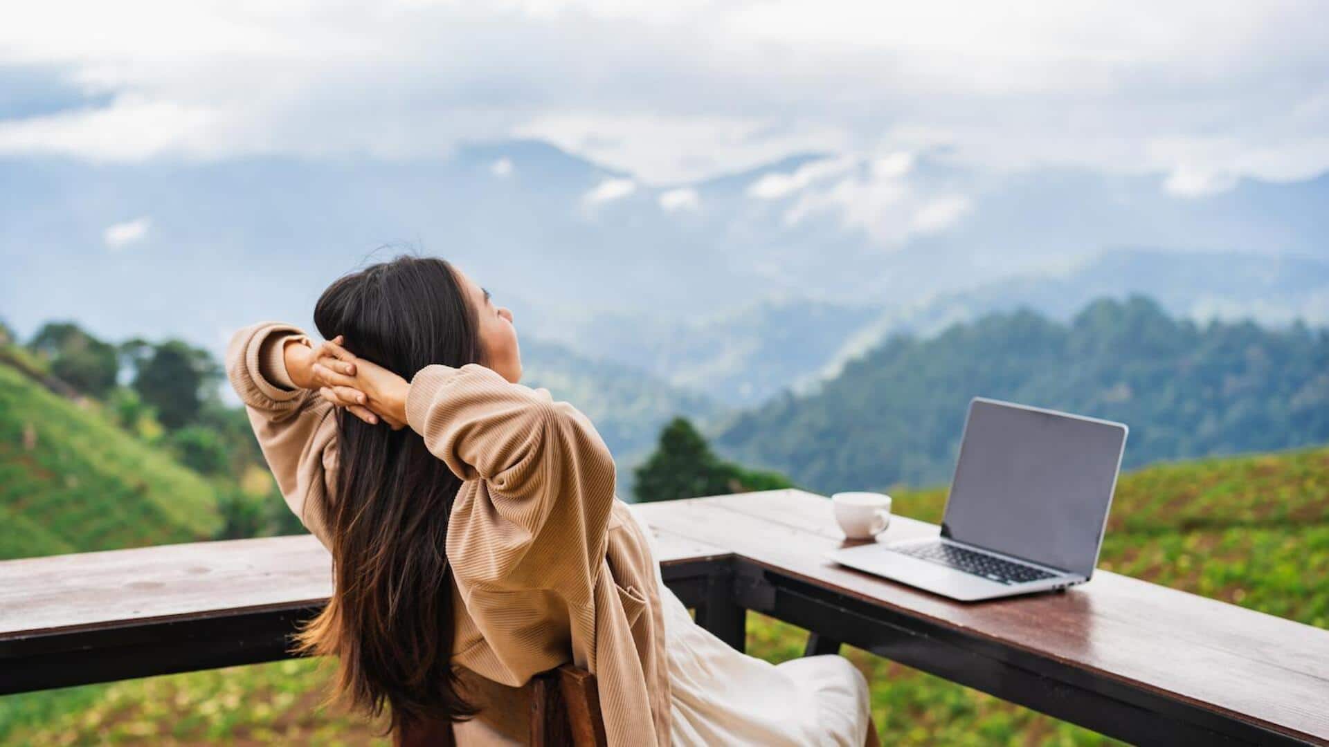 घूमने के दौरान काम करना चाहते हैं? इन 5 बातों का रखें ध्यान