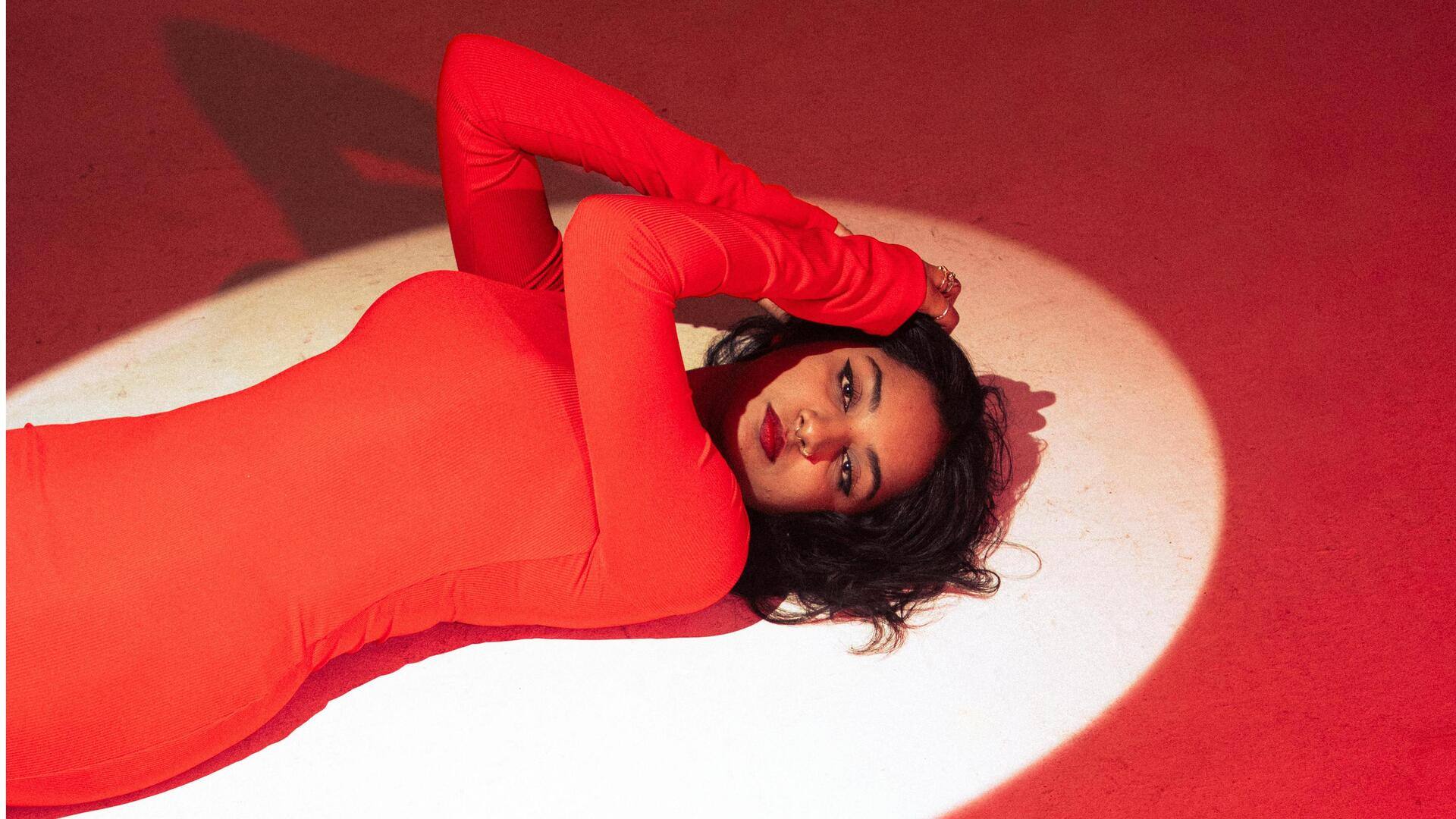 सर्दियों में बॉडीकॉन ड्रेस पहनने का बना रहे हैं प्लान? इस तरीके से करें स्टाइल 