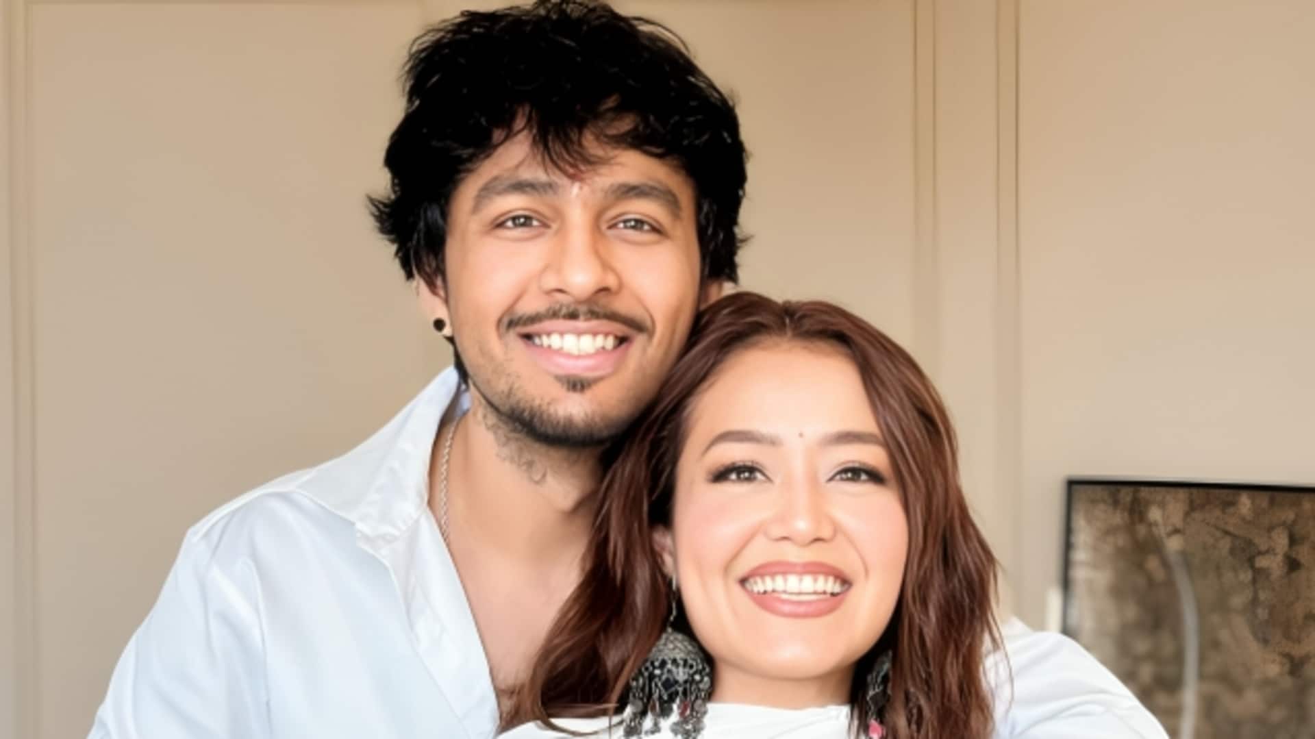 नेहा कक्कड़ के अश्लील डांस पर भाई का जवाब- कहा- कमाई हो रही, देते रहो गालियां