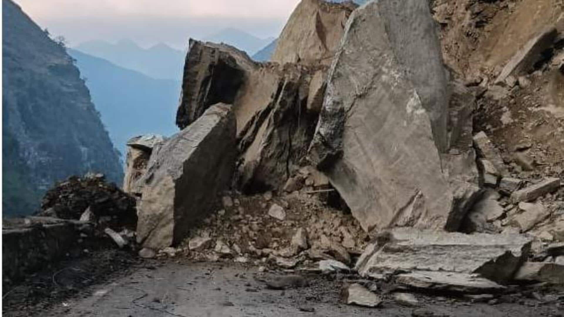 उत्तराखंड: पिथौरागढ़ में कैलाश मानसरोवर यात्रा मार्ग पर भारी भूस्खलन, सैंकड़ों यात्री फंसे उत्तराखंड: पिथौरागढ़ में कैलाश मानसरोवर यात्रा मार्ग पर भारी भूस्खलन, सैंकड़ों यात्री फंसे
