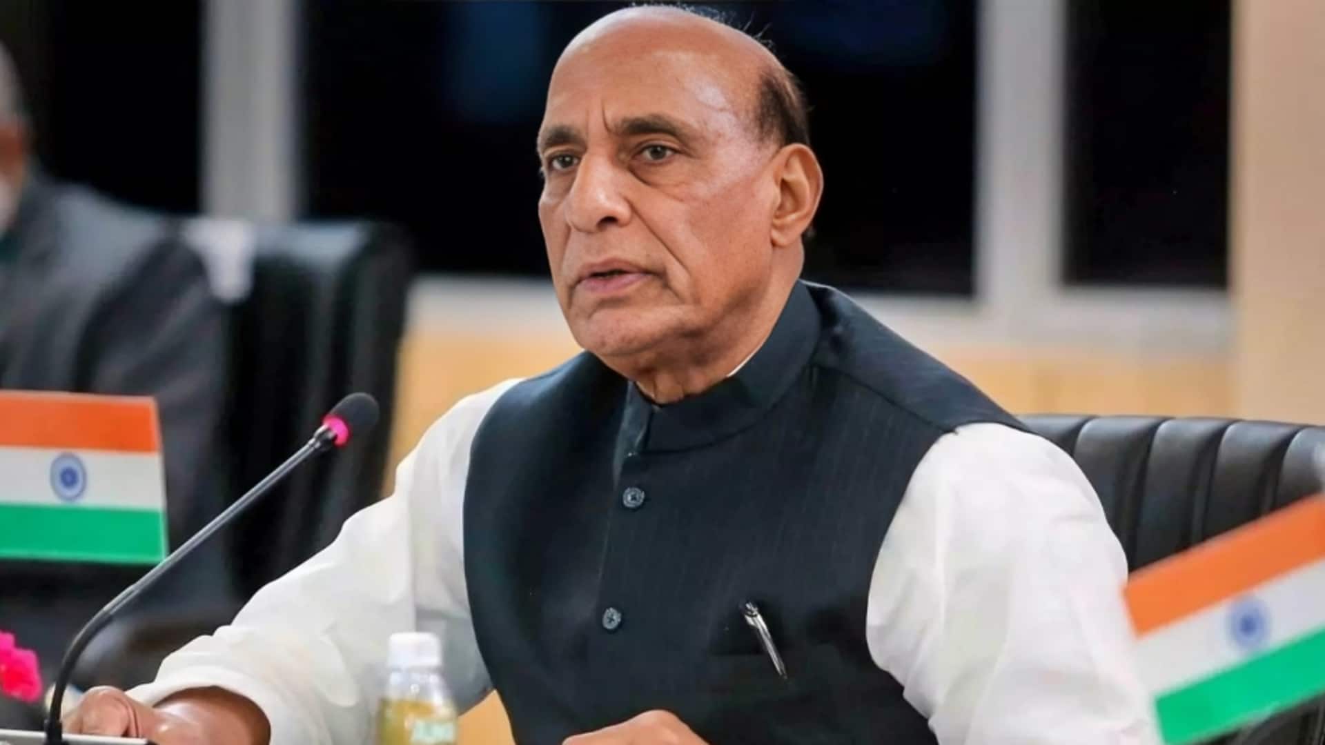 ईरान युद्ध के बीच पाकिस्तान कर सकता है नापाक हरकत, राजनाथ बोले- दुस्साहस का जवाब मिलेगा