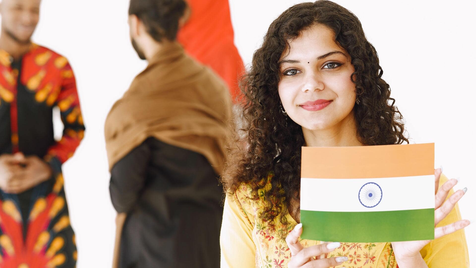 स्वतंत्रता दिवस पर महिलाएं इस तरह करें तिरंगे के रंग वाला मेकअप, मिलेगा सुंदर लुक