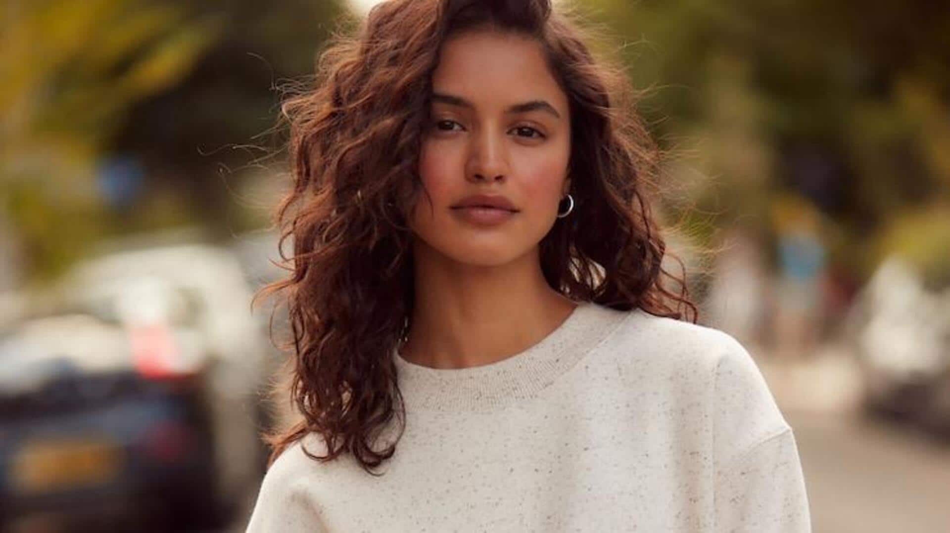 क्या आप पहनती हैं स्वेटशर्ट? इन 5 फैशन टिप्स को जरूर आजमाएं