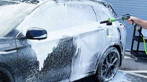 इलेक्ट्रिक कार की धुलाई का तरीका है अलग, अनदेखी पड़ सकती है भारी