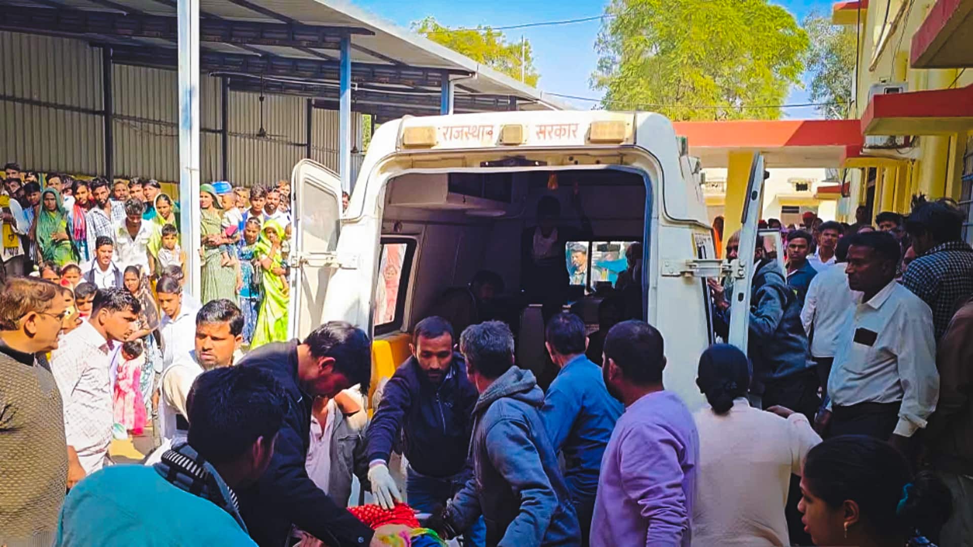 उदयपुर: यात्रियों से भरी ओवरलोड जीप ब्रेक फेल होने पर खाई में गिरी, 3 की मौत 