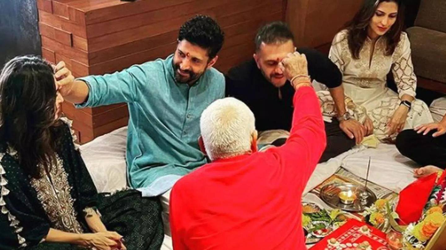 लोगों ने फरहान की दिवाली पूजा की तस्वीर पर जताई नाराजगी लोगों ने फरहान की दिवाली पूजा की तस्वीर पर जताई नाराजगी