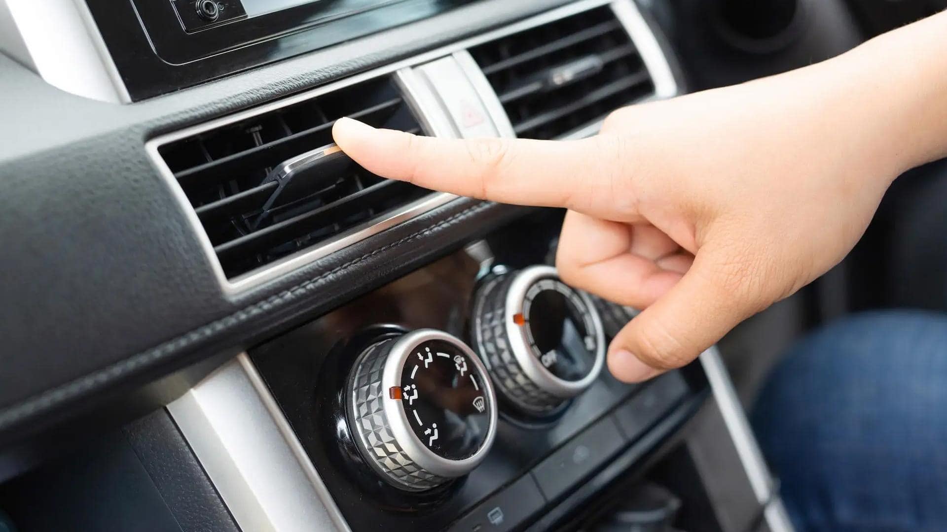 बारिश के मौसम में कार का AC कैसे रखें फिट? अपनाएं ये आसान तरीके