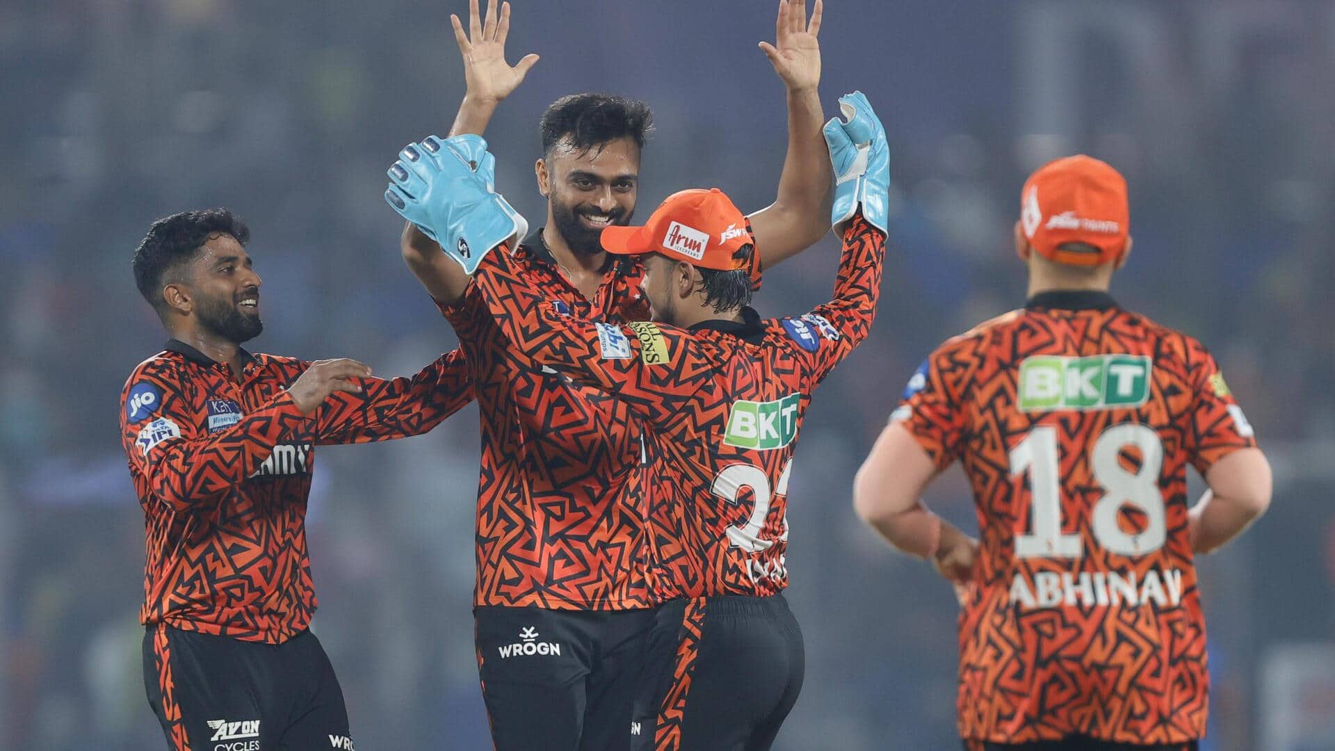 IPL 2025: SRH ने KKR को दी करारी शिकस्त, देखिए मैच के शानदार मोमेंट्स IPL 2025: SRH ने KKR को दी करारी शिकस्त, देखिए मैच के शानदार मोमेंट्स