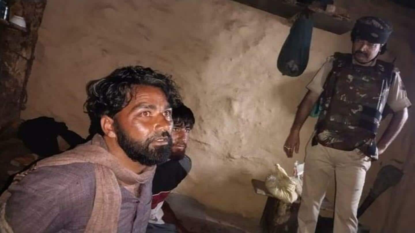 जम्मू: ग्रामीणों ने दबोचे लश्कर-ए-तैयबा के दो आतंकी, एक दहशतगर्द भाजपा IT सेल का प्रमुख
