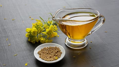 बालों को तेजी से बढ़ाने के लिए सरसों के तेल में मिलाएं ये 5 चीजें