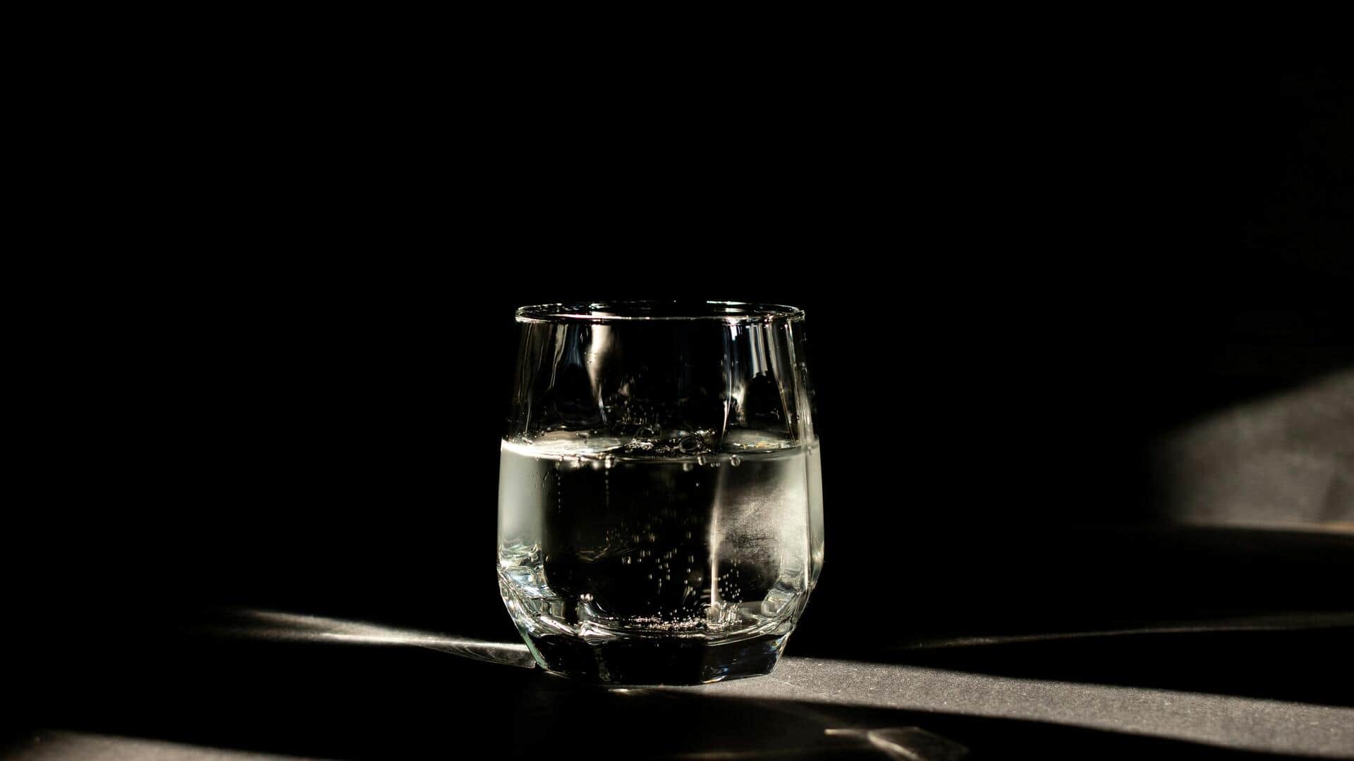 क्या बाहर से आने के तुरंत बाद ठंडा पानी पीना स्वास्थ्य के लिए नुकसानदायक है? जानें