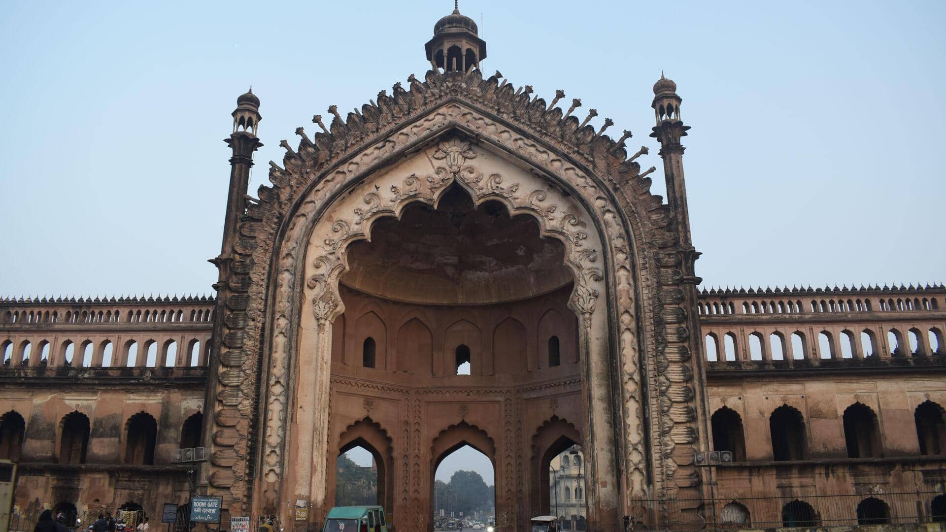 लखनऊ से 4 घंटे की दूरी पर स्थित हैं ये जगहें, मानसून में जरूर घूमने जाएं