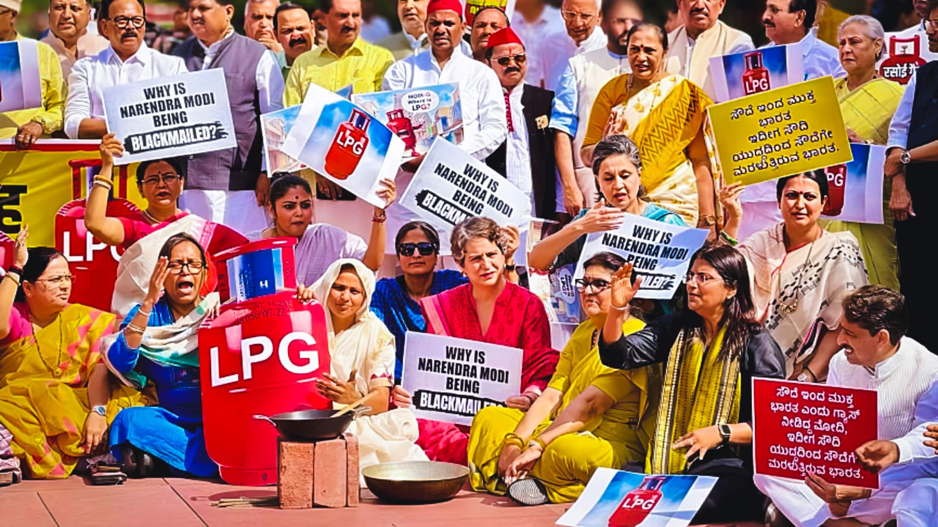 रसोई गैस सिलेंडर की किल्लत के खिलाफ सड़क पर उतरी कांग्रेस, संसद में भी नारेबाजी 