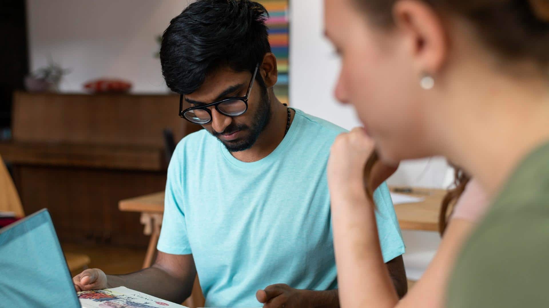 कौन-कौन से खाड़ी देश में कितने भारतीय छात्र करते हैं पढ़ाई?