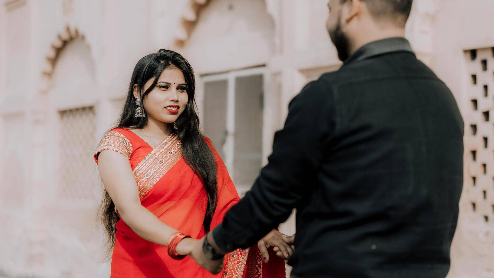 अपने पार्टनर को प्रभावित करना चाहते हैं? आजमाएं ये 5 तरीके