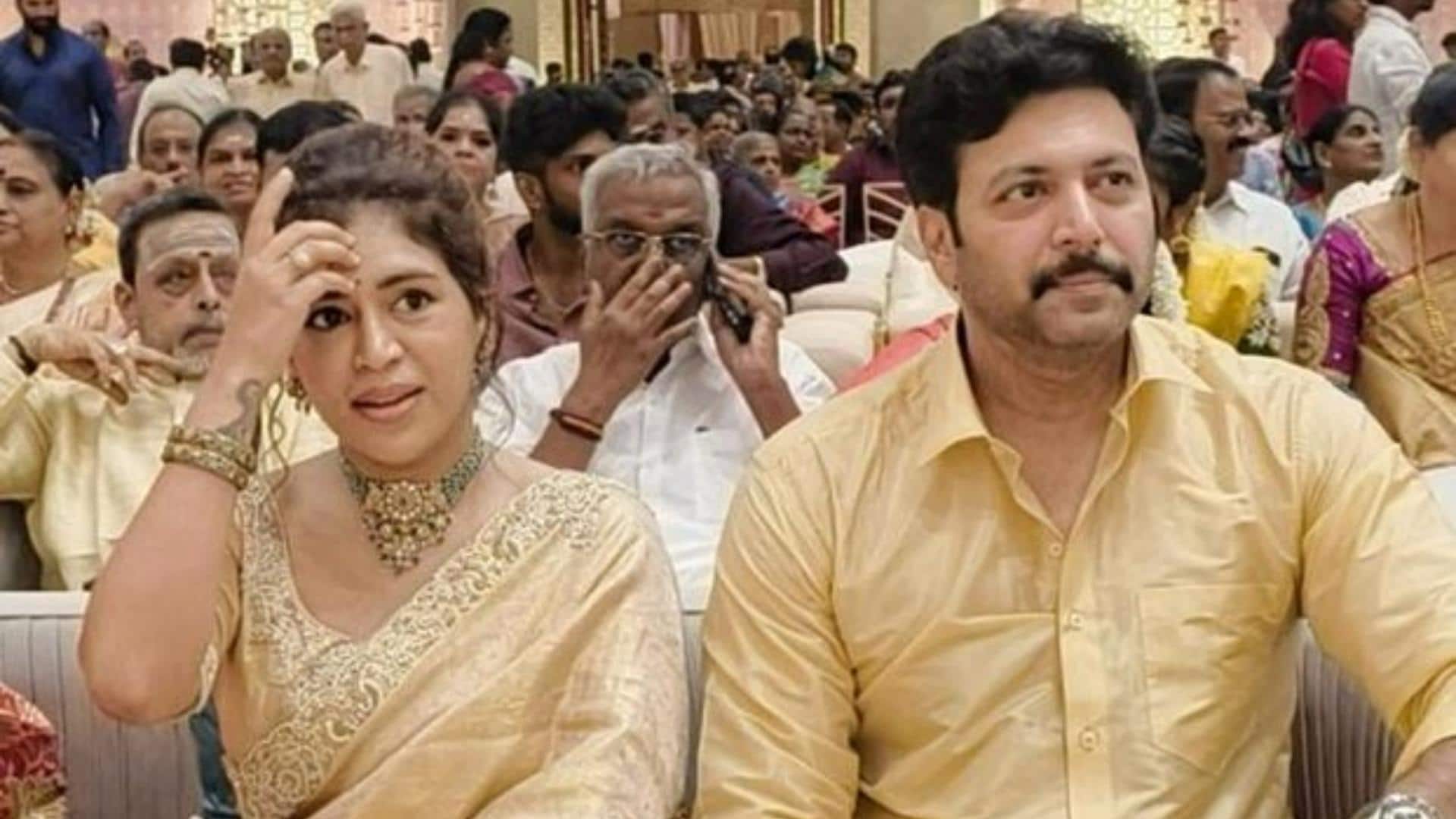 रवि माेहन तलाक के बाद पहली बार दिखे गर्लफ्रेंड के साथ, पिछले साल टूटी थी शादी रवि माेहन तलाक के बाद पहली बार दिखे गर्लफ्रेंड के साथ, पिछले साल टूटी थी शादी