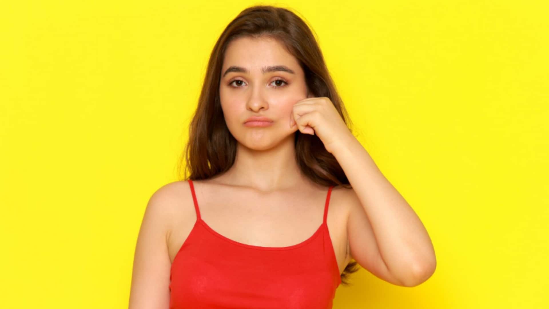 सुबह उठने पर फूल जाता है आपका चेहरा? जानिए इसके 5 संभावित कारण