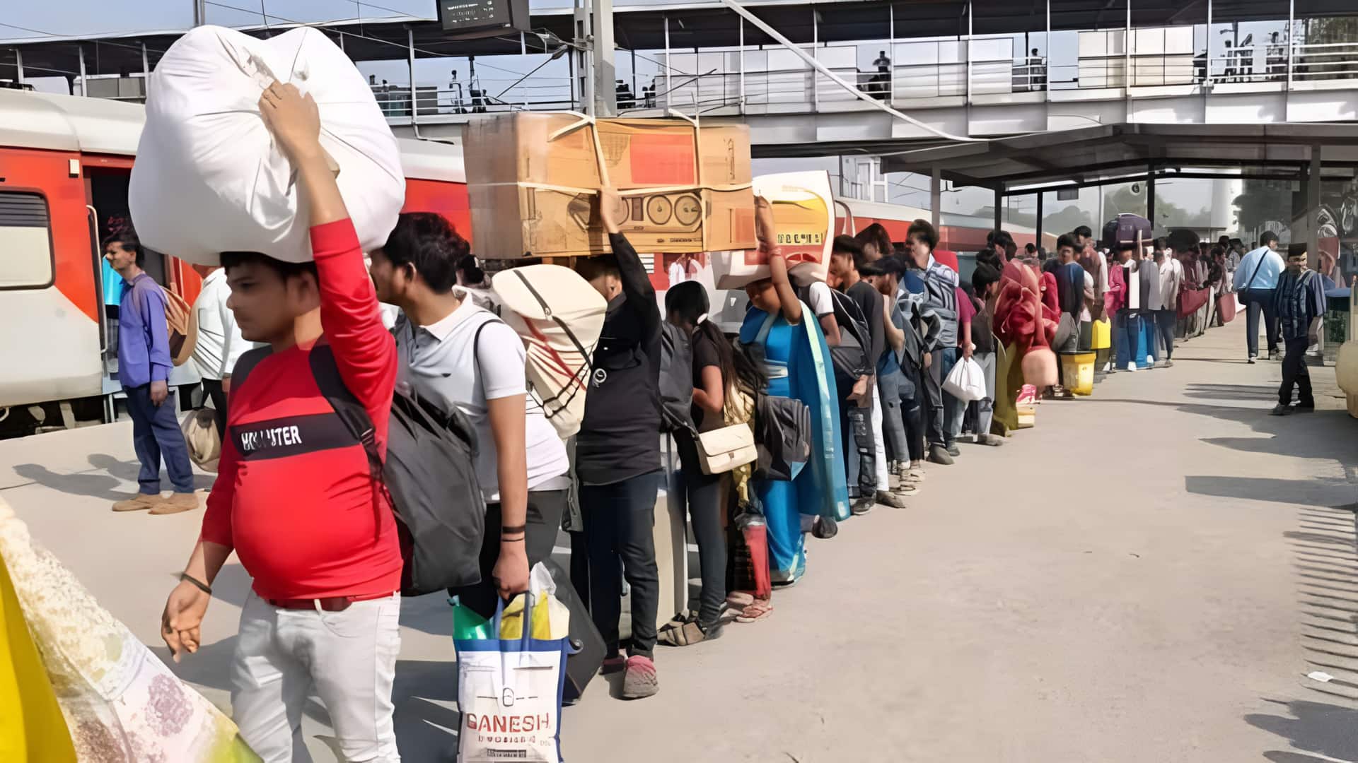 12 घंटे काम, छुट्टी नहीं; सूरत से क्यों गांव लौट रहे उत्तर प्रदेश-बिहार के लाखों मजदूर?