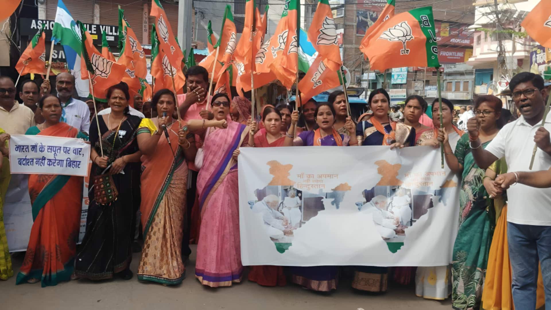 NDA का बिहार बंद: पटना में आगजनी, जज की गाड़ी रोकी, कई जगहों पर हाईवे जाम NDA का बिहार बंद: पटना में आगजनी, जज की गाड़ी रोकी, कई जगहों पर हाईवे जाम