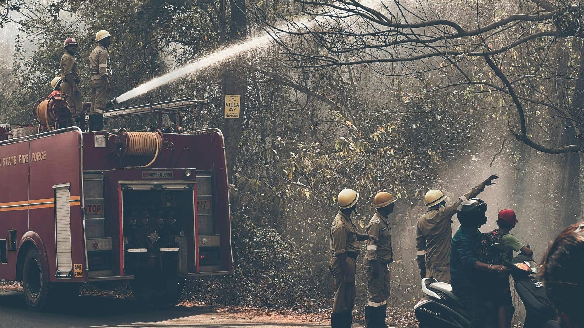 दिल्ली मेट्रो के कर्मचारी आवास में लगी आग, पति-पत्नी और बेटी की जलकर मौत